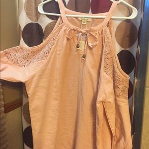 NWT Simply Noelle cold shoulder top